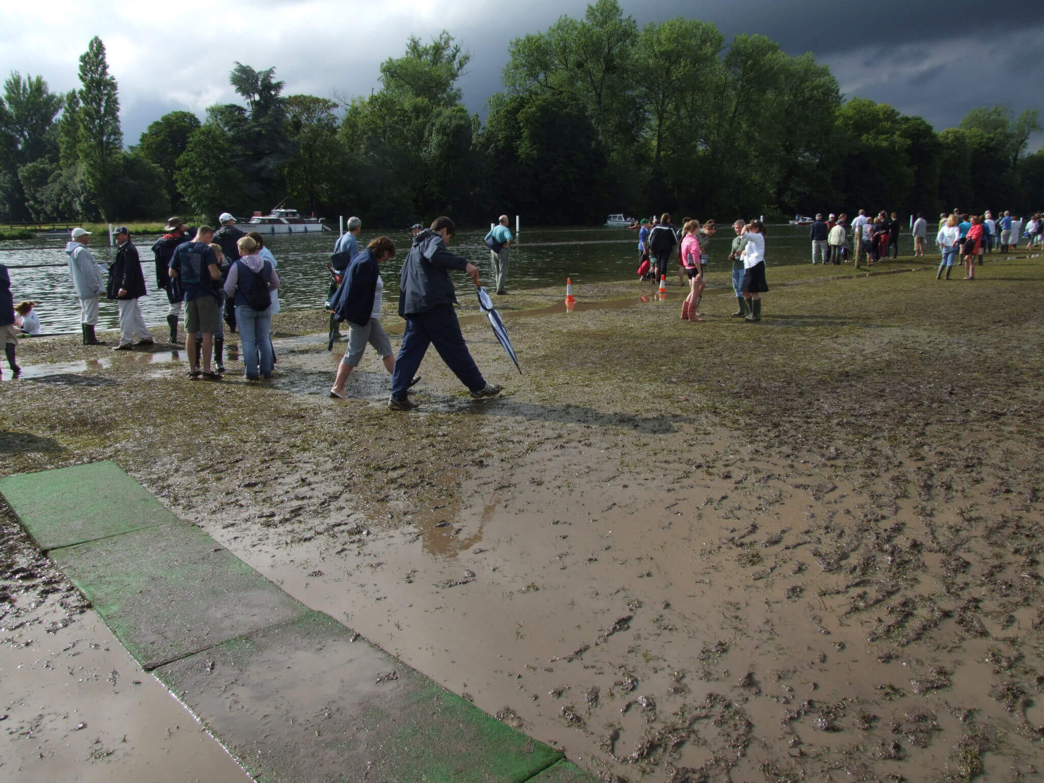 Muddy conditions at HWR in 2007