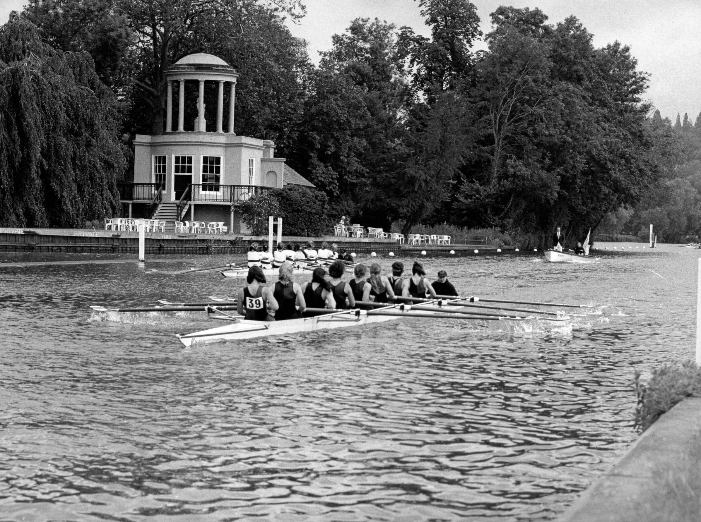 women's eights racing