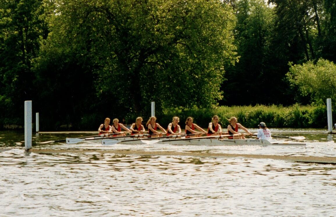 women's eight racing