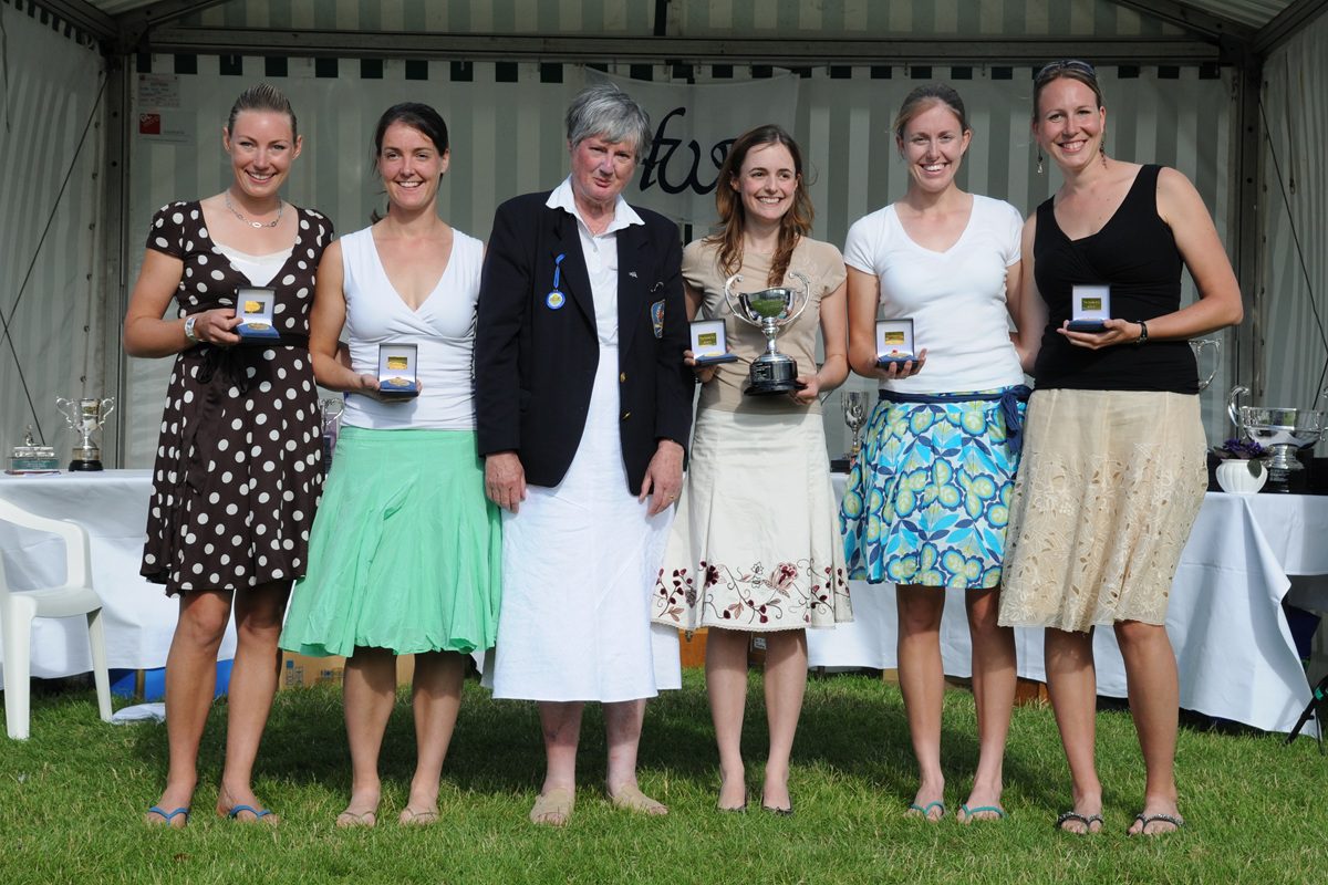 women with medals and trophy 2008