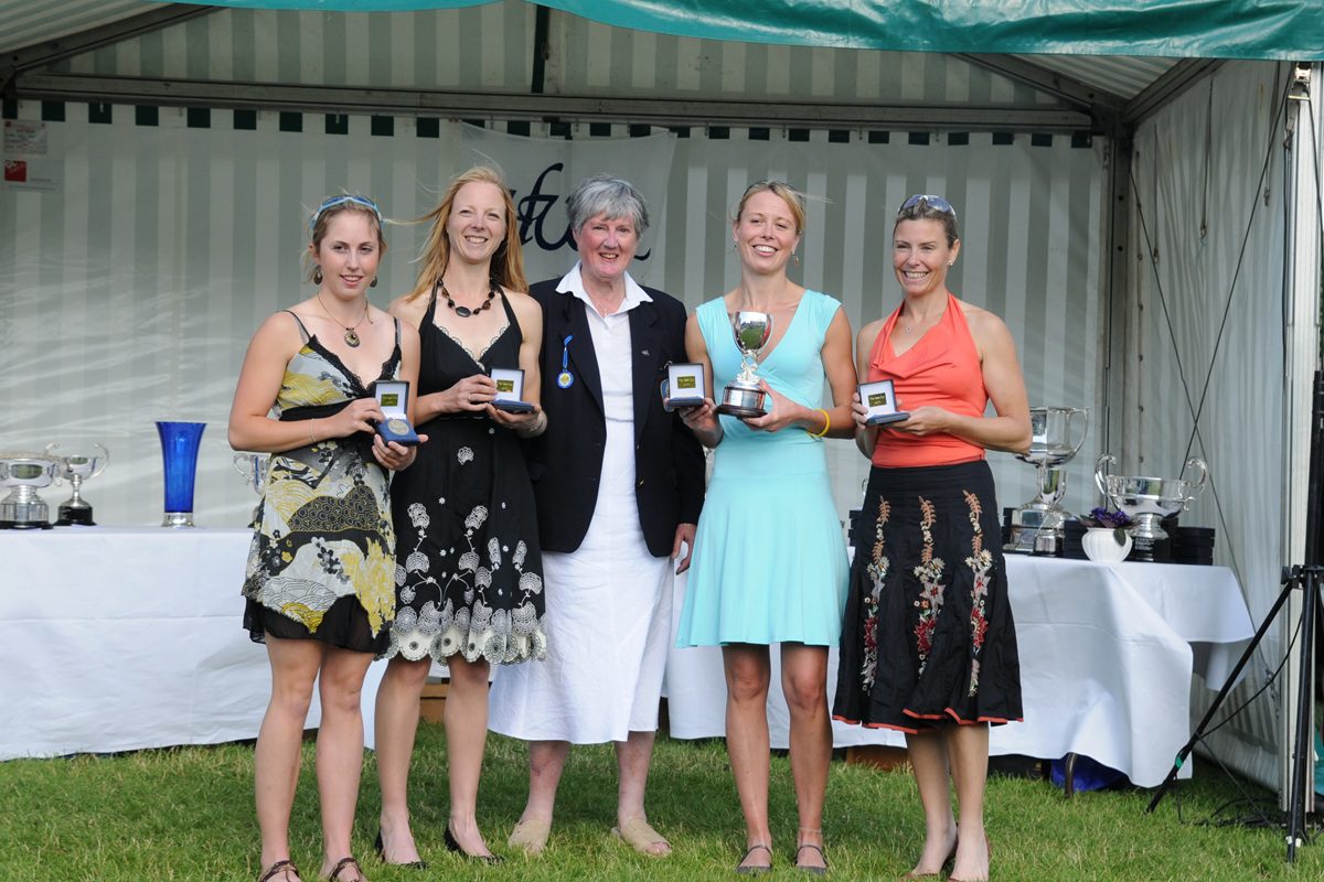 women with medals and trophy 2008