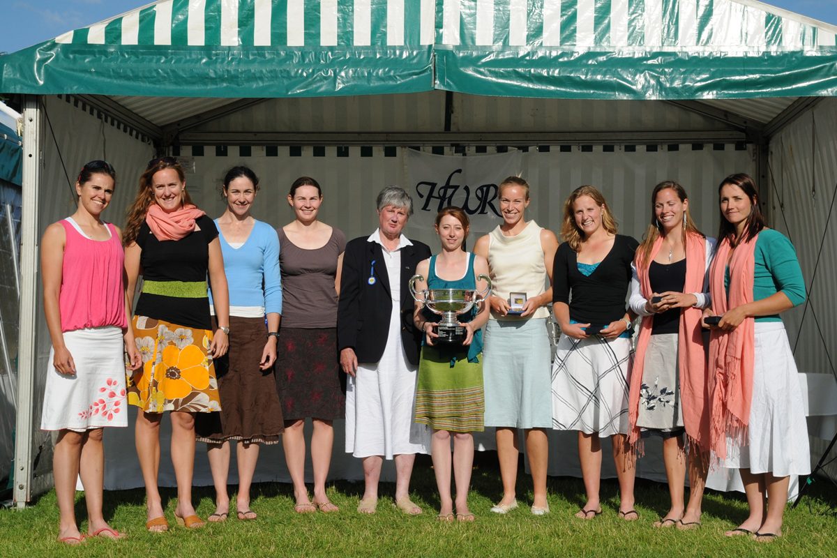 women with medals and trophy 2008