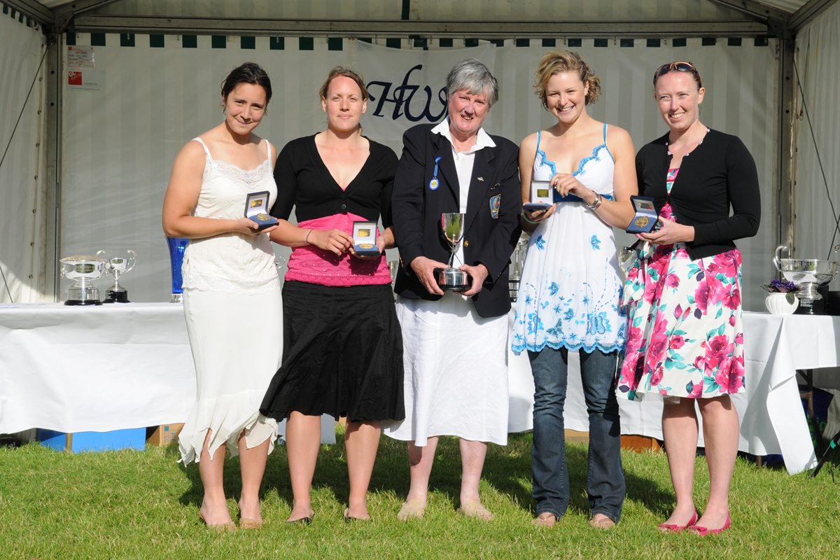 women with medals and trophy 2008