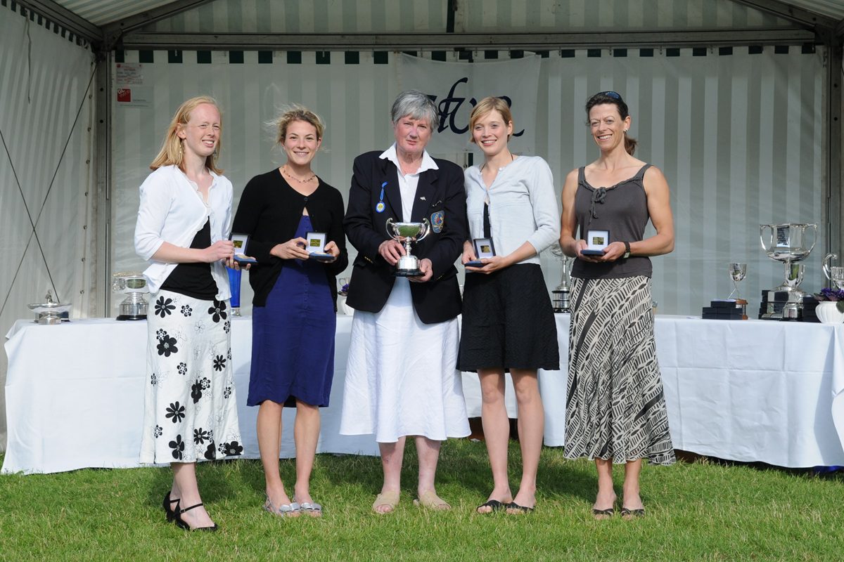 women with medals and trophy 2008