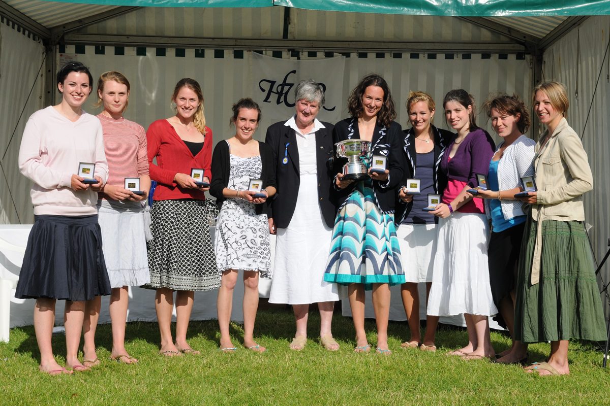 women with medals and trophy 2008