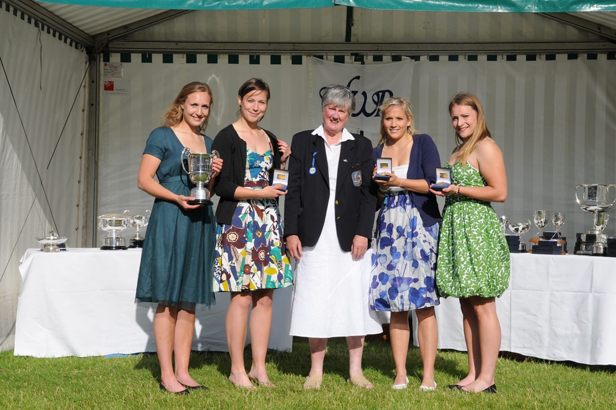 women with medals and trophy 2008