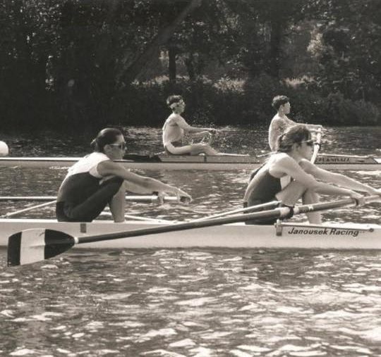 Women's pairs race